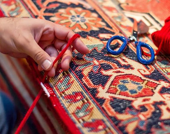 خدمات تخصصی و حرفه ای رفوی فرش در قالیشویی منیریه